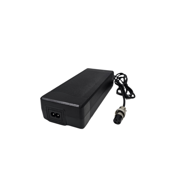 Cargador 60V (Salida 67,2V)2A conector GX16 [Tai-Zo]