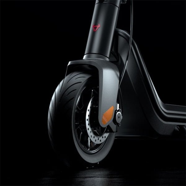Neumático 10x2,3 para NIU patinete KQi2 Tubeless [CST]